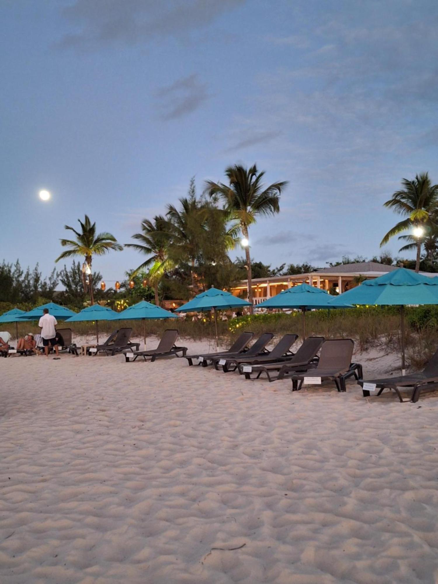 Sibonne Beach Hotel Grace Bay Exterior photo
