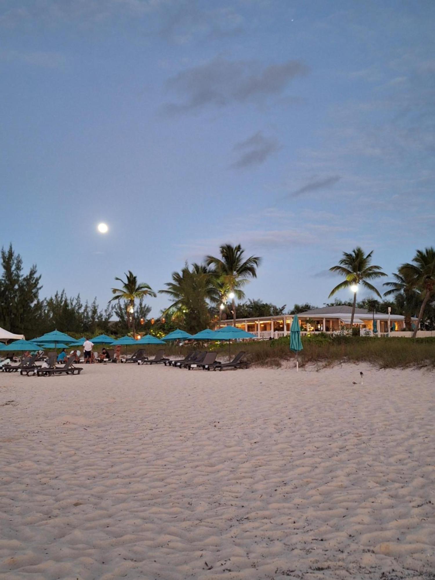 Sibonne Beach Hotel Grace Bay Exterior photo